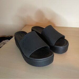 Womans croc platform slides. Size 7